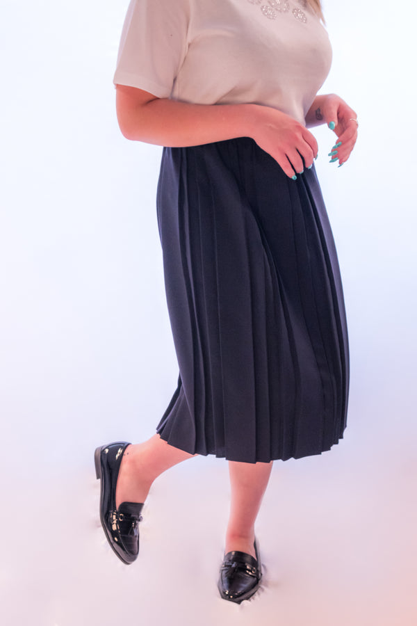 Pleated skirt in navy